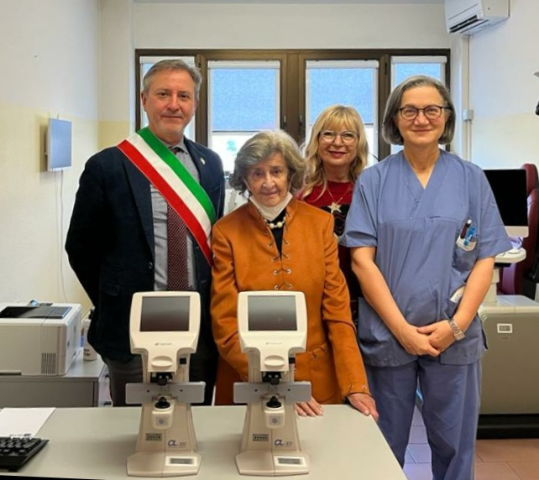 Il ringraziamento del sindaco ad Attilia Nalin Andreasi per la donazione di nuovi strumenti al reparto Oculistica dell'Ulss 8